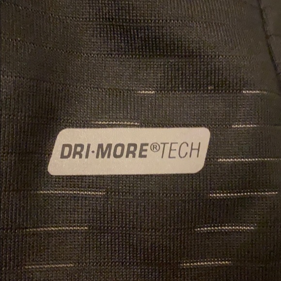 🌙3 FOR $20 
Perforated sweat wicking workout tank -medium - Picture 3 of 3